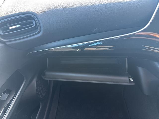 プリウス Ｓ　トヨタセーフティセンス　ワンオーナー　ナビＴＶ　Ｂｌｕｅｔｏｏｔｈ　ＬＥＤヘッドライト　ドライブレコーダー　ＥＴＣ　スマートキー　プッシュスタート　クルーズコントロール　整備記録簿（34枚目）