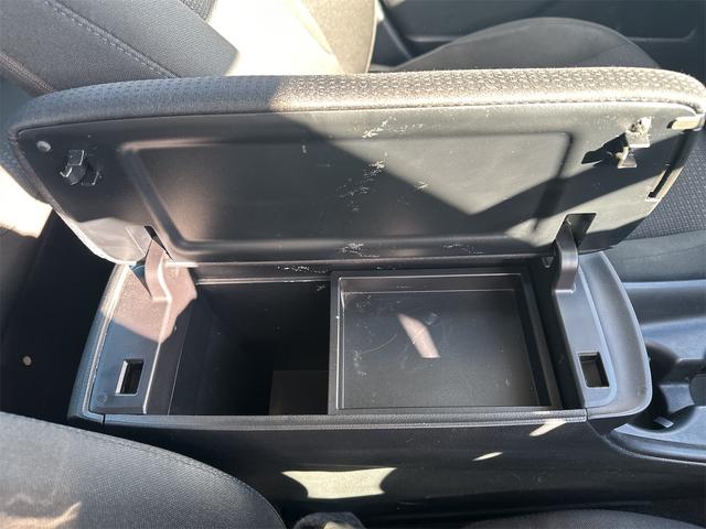 プリウス Ｓ　トヨタセーフティセンス　ワンオーナー　ナビＴＶ　Ｂｌｕｅｔｏｏｔｈ　ＬＥＤヘッドライト　ドライブレコーダー　ＥＴＣ　スマートキー　プッシュスタート　クルーズコントロール　整備記録簿（37枚目）