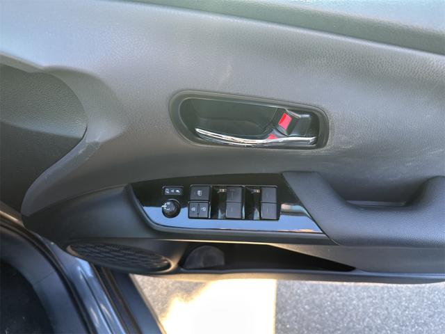 プリウス Ｓ　トヨタセーフティセンス　ワンオーナー　ナビＴＶ　Ｂｌｕｅｔｏｏｔｈ　ＬＥＤヘッドライト　ドライブレコーダー　ＥＴＣ　スマートキー　プッシュスタート　クルーズコントロール　整備記録簿（40枚目）