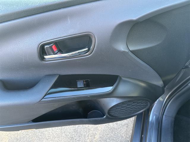 プリウス Ｓ　トヨタセーフティセンス　ワンオーナー　ナビＴＶ　Ｂｌｕｅｔｏｏｔｈ　ＬＥＤヘッドライト　ドライブレコーダー　ＥＴＣ　スマートキー　プッシュスタート　クルーズコントロール　整備記録簿（42枚目）