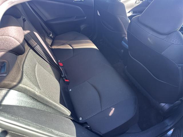 プリウス Ｓ　トヨタセーフティセンス　ワンオーナー　ナビＴＶ　Ｂｌｕｅｔｏｏｔｈ　ＬＥＤヘッドライト　ドライブレコーダー　ＥＴＣ　スマートキー　プッシュスタート　クルーズコントロール　整備記録簿（44枚目）