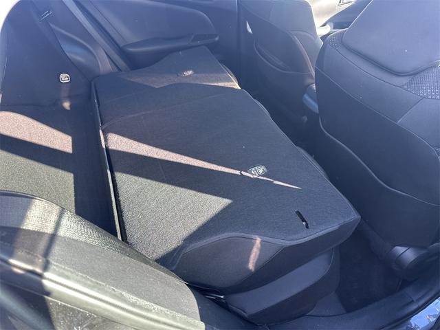 プリウス Ｓ　トヨタセーフティセンス　ワンオーナー　ナビＴＶ　Ｂｌｕｅｔｏｏｔｈ　ＬＥＤヘッドライト　ドライブレコーダー　ＥＴＣ　スマートキー　プッシュスタート　クルーズコントロール　整備記録簿（45枚目）