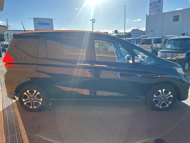 フリード クロスター・ホンダセンシング 4WD 8インチナビTV Bluetooth バックカメラ 両側パワースライドドア 3列シート 6人乗 ドライブレコーダー シートヒーター ETC LEDヘッドライト(7枚目)
