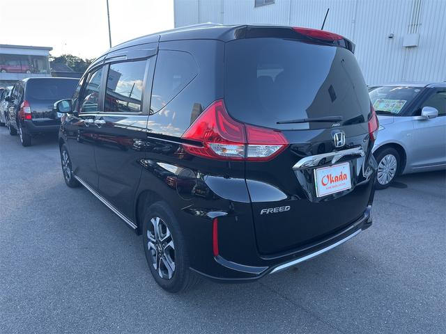 フリード クロスター・ホンダセンシング 4WD 8インチナビTV Bluetooth バックカメラ 両側パワースライドドア 3列シート 6人乗 ドライブレコーダー シートヒーター ETC LEDヘッドライト(10枚目)