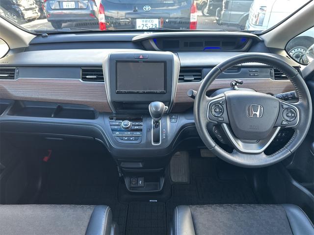 フリード クロスター・ホンダセンシング 4WD 8インチナビTV Bluetooth バックカメラ 両側パワースライドドア 3列シート 6人乗 ドライブレコーダー シートヒーター ETC LEDヘッドライト(15枚目)
