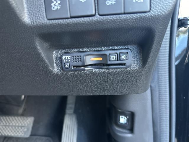 フリード クロスター・ホンダセンシング 4WD 8インチナビTV Bluetooth バックカメラ 両側パワースライドドア 3列シート 6人乗 ドライブレコーダー シートヒーター ETC LEDヘッドライト(32枚目)