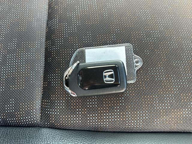 フリード クロスター・ホンダセンシング 4WD 8インチナビTV Bluetooth バックカメラ 両側パワースライドドア 3列シート 6人乗 ドライブレコーダー シートヒーター ETC LEDヘッドライト(36枚目)