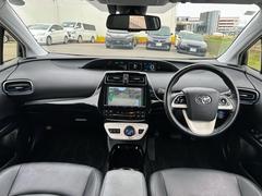 当店専属の経験豊富な洗車専門スタッフが、お車の状態に合わせて内外装をきれいに仕上げてお渡しします！ 6