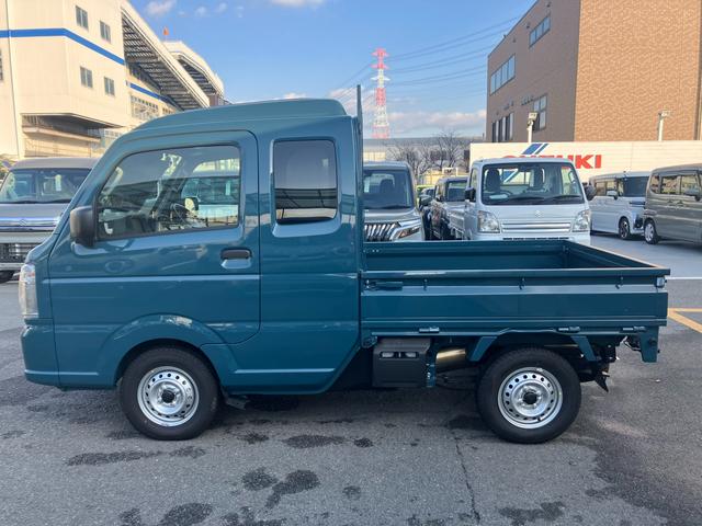 スーパーキャリイ スーパーキャリイ　Ｌ　５型　４ＡＴ　パートタイム４ＷＤ　衝突被害軽減ブレーキ　誤発進抑制機能　車線逸脱警報機能　パーキングセンサー　オートライト　オートハイビーム　アイドリングストップ　ハロゲンヘッドライト　ＬＥＤフォグ　当社試乗車（17枚目）