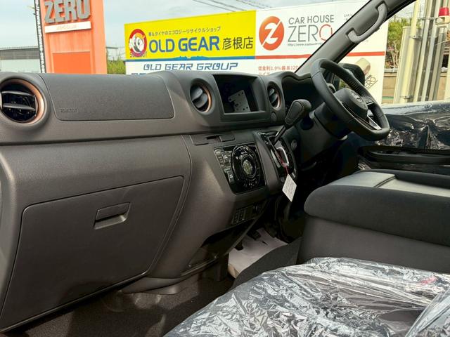 キャラバン 5ドア2.4DTグランドプレミアムGXロング 4WD 4WD切替式 LEDヘッド 寒冷地仕様 インテリキー 左パワースライドドア インテリミラー 前席シートヒーター スペアタイヤ(11枚目)