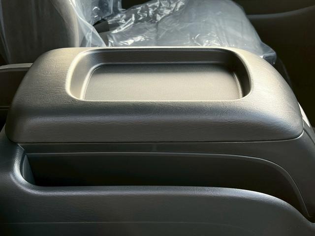 ハイエースワゴン ＧＬ　４ＷＤ　２．４％　パワースライドドア　ＬＥＤヘッド　デジタルインナーミラー　パノラミックビューモニター　スマートキー　１０人乗り　ＡＣ１００Ｖ（26枚目）