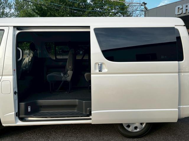 ハイエースワゴン ＧＬ　４ＷＤ　２．４％　パワースライドドア　ＬＥＤヘッド　デジタルインナーミラー　パノラミックビューモニター　スマートキー　１０人乗り　ＡＣ１００Ｖ（27枚目）
