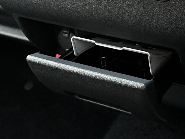 ハイエースワゴン ＧＬ　４ＷＤ　２．４％　パワースライドドア　ＬＥＤヘッド　デジタルインナーミラー　パノラミックビューモニター　スマートキー　１０人乗り　ＡＣ１００Ｖ（28枚目）