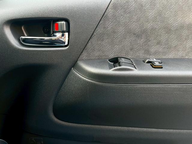 ハイエースワゴン ＧＬ　４ＷＤ　２．４％　パワースライドドア　ＬＥＤヘッド　デジタルインナーミラー　パノラミックビューモニター　スマートキー　１０人乗り　ＡＣ１００Ｖ（32枚目）