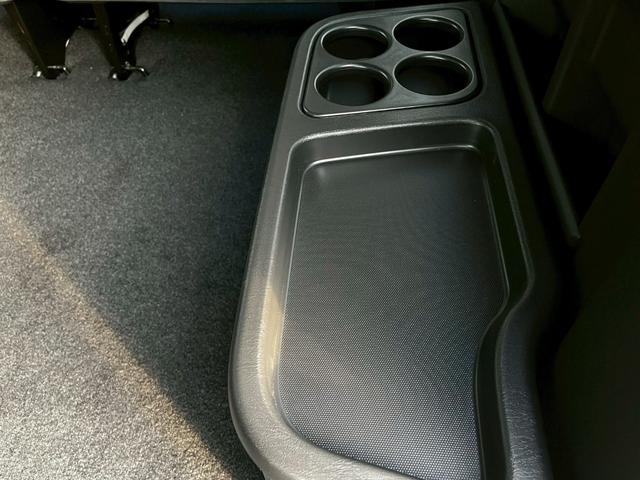 ハイエースワゴン ＧＬ　４ＷＤ　２．４％　パワースライドドア　ＬＥＤヘッド　デジタルインナーミラー　パノラミックビューモニター　スマートキー　１０人乗り　ＡＣ１００Ｖ（33枚目）