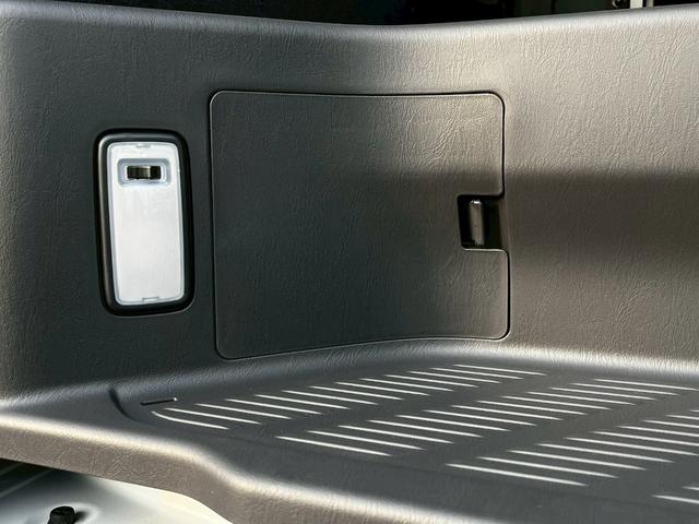 ハイエースワゴン ＧＬ　４ＷＤ　２．４％　パワースライドドア　ＬＥＤヘッド　デジタルインナーミラー　パノラミックビューモニター　スマートキー　１０人乗り　ＡＣ１００Ｖ（34枚目）