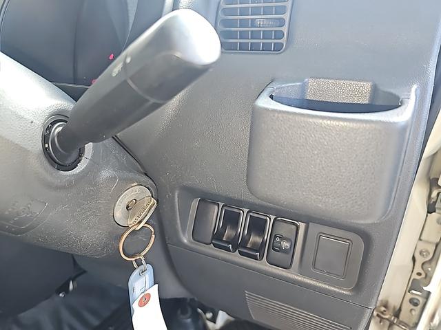 ハイゼットトラック エアコン・パワステ スペシャル AT 切り替え4WD メンテナンスリースUp車両 記録簿 取扱説明書 新車保証書 ワンオーナー車 PS マニュアルエアコン メンテナンスノート 腐食無し 車検2年付き(25枚目)