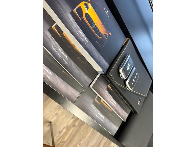 グレカーレ ＧＴ　パノラマサンルーフ・パノラミックビューモニター・ＡｐｐｌｅＣａｒＰｌａｙ・ＳｏｎｕｓＦａｂｅｒサラウンド・後席モニター・パワーシート・クルコン・クリアランスソナー・ＥＴＣ・ドラレコ・レーダー・テレビ（39枚目）