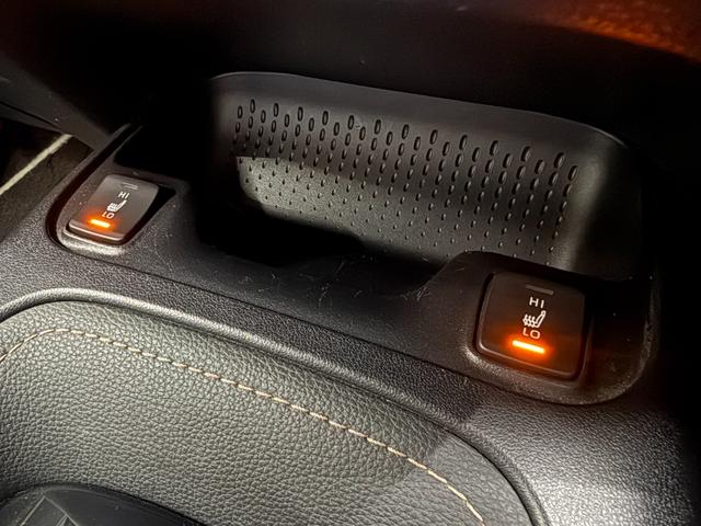 カローラツーリング ハイブリッド　ダブルバイビー　モデリスタエアロ・９インチディスプレイオーディオ・シートヒーター・ステアリングヒーター・ヘッドアップディスプレイ・ハーフレザーシート・デジタルインナーミラー・ドラレコ・レーダー・ＥＴＣ・クルコン（3枚目）