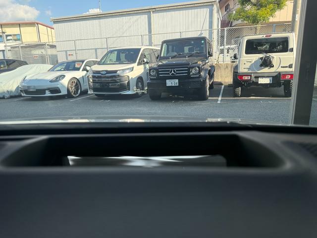 カローラツーリング ハイブリッド　ダブルバイビー　モデリスタエアロ・９インチディスプレイオーディオ・シートヒーター・ステアリングヒーター・ヘッドアップディスプレイ・ハーフレザーシート・デジタルインナーミラー・ドラレコ・レーダー・ＥＴＣ・クルコン（4枚目）