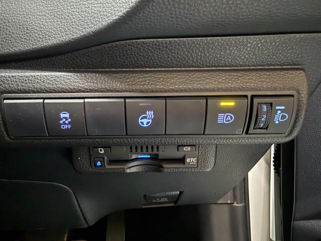 カローラツーリング ハイブリッド　ダブルバイビー　モデリスタエアロ・９インチディスプレイオーディオ・シートヒーター・ステアリングヒーター・ヘッドアップディスプレイ・ハーフレザーシート・デジタルインナーミラー・ドラレコ・レーダー・ＥＴＣ・クルコン（5枚目）