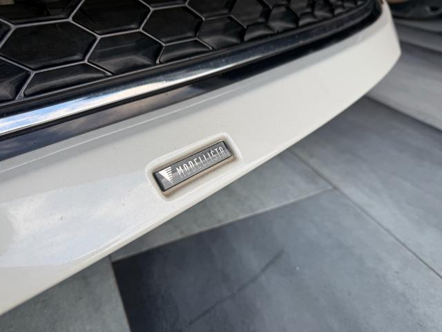 カローラツーリング ハイブリッド　ダブルバイビー　モデリスタエアロ・９インチディスプレイオーディオ・シートヒーター・ステアリングヒーター・ヘッドアップディスプレイ・ハーフレザーシート・デジタルインナーミラー・ドラレコ・レーダー・ＥＴＣ・クルコン（8枚目）