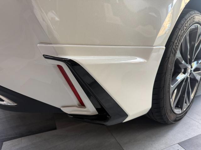 カローラツーリング ハイブリッド　ダブルバイビー　モデリスタエアロ・９インチディスプレイオーディオ・シートヒーター・ステアリングヒーター・ヘッドアップディスプレイ・ハーフレザーシート・デジタルインナーミラー・ドラレコ・レーダー・ＥＴＣ・クルコン（10枚目）