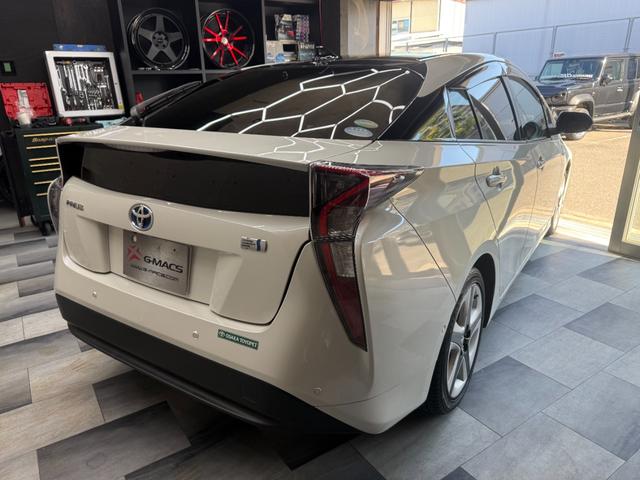 プリウス Ｓセーフティプラス　ツートーン　ツートンカラー・トヨタ純正９インチナビ・１７インチツーリングホイール・トヨタセーフティセンス・ドライブレコーダー・ＥＴＣ・テレビ・Ｂｌｕｅｔｏｏｔｈ・クルーズコントロール・バックカメラ・ＬＥＤヘッド（9枚目）