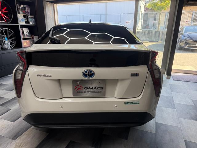 プリウス Ｓセーフティプラス　ツートーン　ツートンカラー・トヨタ純正９インチナビ・１７インチツーリングホイール・トヨタセーフティセンス・ドライブレコーダー・ＥＴＣ・テレビ・Ｂｌｕｅｔｏｏｔｈ・クルーズコントロール・バックカメラ・ＬＥＤヘッド（10枚目）