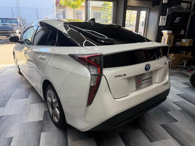 プリウス Ｓセーフティプラス　ツートーン　ツートンカラー・トヨタ純正９インチナビ・１７インチツーリングホイール・トヨタセーフティセンス・ドライブレコーダー・ＥＴＣ・テレビ・Ｂｌｕｅｔｏｏｔｈ・クルーズコントロール・バックカメラ・ＬＥＤヘッド（11枚目）