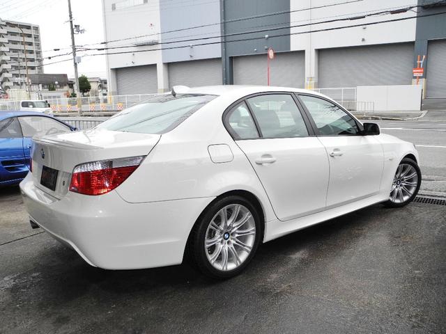 5シリーズ 525i Mスポーツパッケージ 屋内保管HDDマルチハーフレザーインテリアパワーシートETCHIDリアスポイラー禁煙車走行20000KM(4枚目)