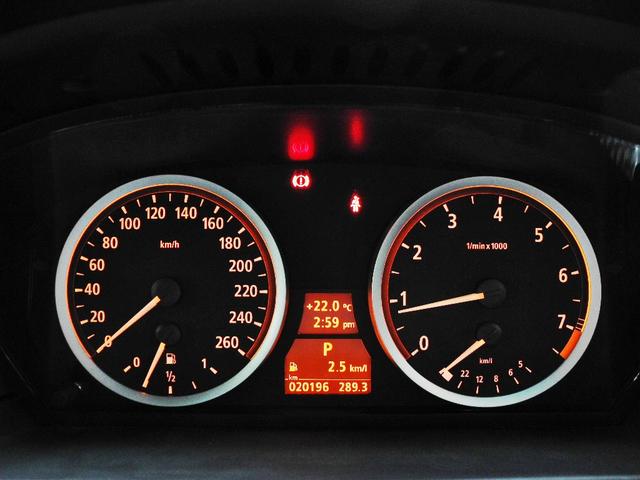 5シリーズ 525i Mスポーツパッケージ 屋内保管HDDマルチハーフレザーインテリアパワーシートETCHIDリアスポイラー禁煙車走行20000KM(5枚目)