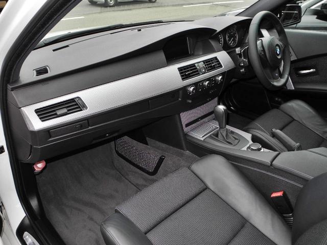 5シリーズ 525i Mスポーツパッケージ 屋内保管HDDマルチハーフレザーインテリアパワーシートETCHIDリアスポイラー禁煙車走行20000KM(7枚目)