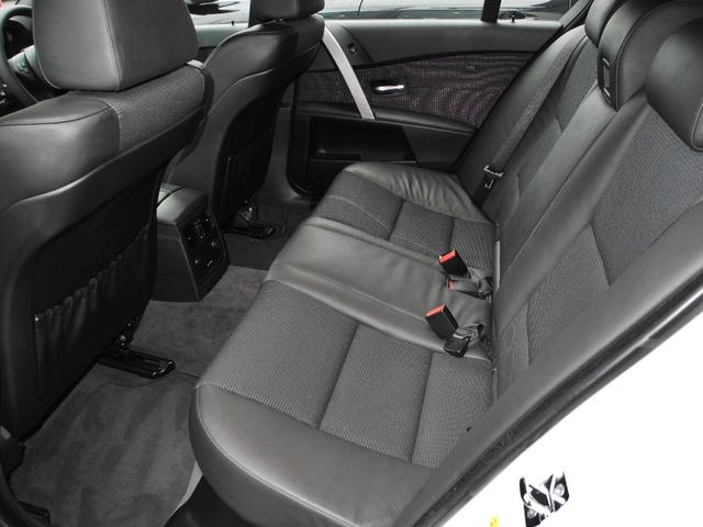 5シリーズ 525i Mスポーツパッケージ 屋内保管HDDマルチハーフレザーインテリアパワーシートETCHIDリアスポイラー禁煙車走行20000KM(8枚目)