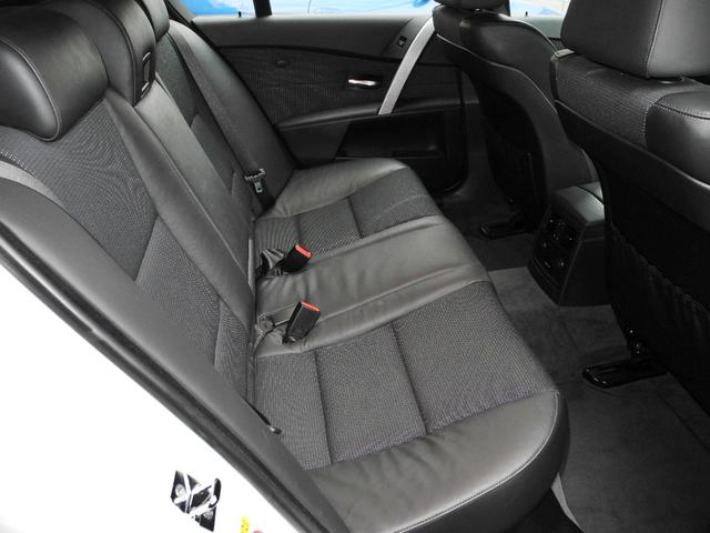 5シリーズ 525i Mスポーツパッケージ 屋内保管HDDマルチハーフレザーインテリアパワーシートETCHIDリアスポイラー禁煙車走行20000KM(9枚目)