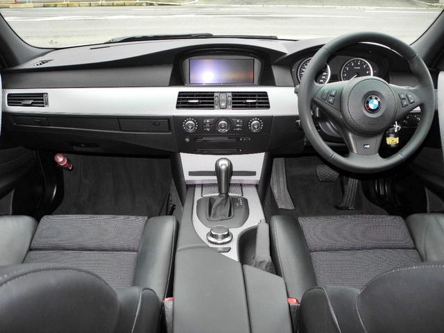 5シリーズ 525i Mスポーツパッケージ 屋内保管HDDマルチハーフレザーインテリアパワーシートETCHIDリアスポイラー禁煙車走行20000KM(10枚目)