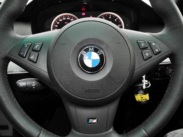 5シリーズ 525i Mスポーツパッケージ 屋内保管HDDマルチハーフレザーインテリアパワーシートETCHIDリアスポイラー禁煙車走行20000KM(14枚目)