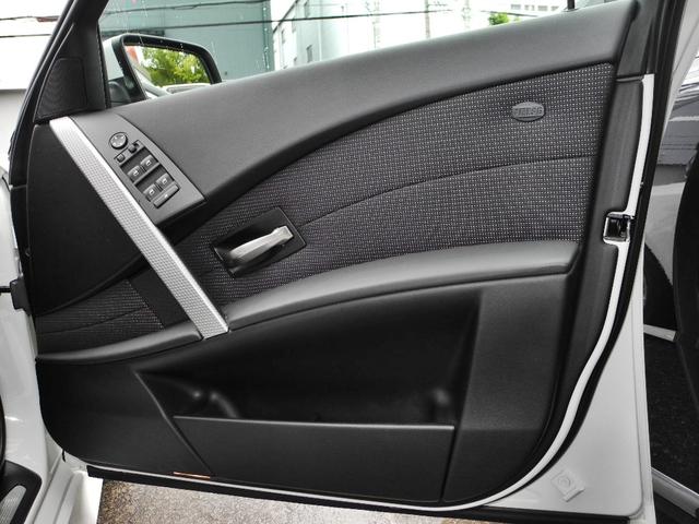 5シリーズ 525i Mスポーツパッケージ 屋内保管HDDマルチハーフレザーインテリアパワーシートETCHIDリアスポイラー禁煙車走行20000KM(18枚目)