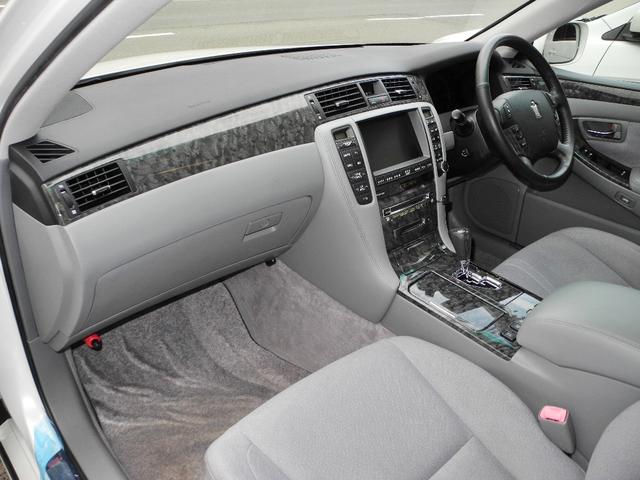 クラウン ロイヤルサルーン　屋内保管ＤＶＤマルチナビ地デジフルセグＴＶバックカメラＥＴＣパワーシート電動リアシェードＨＩＤダッシュボード新品交換済走行３９０００ＫＭ（7枚目）