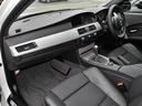 5シリーズ 525i Mスポーツパッケージ 屋内保管HDDマルチハーフレザーインテリアパワーシートETCHIDリアスポイラー禁煙車走行20000KM(7枚目)