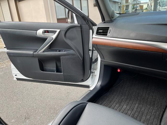 CT CT200h バージョンL レーダークルーズ 革シート コンビハンドル ステアリングヒーター TVナビ Bluetooth ETC Bカメラ 後期仕様 クリアランスソナー シートヒーター LEDライト(25枚目)