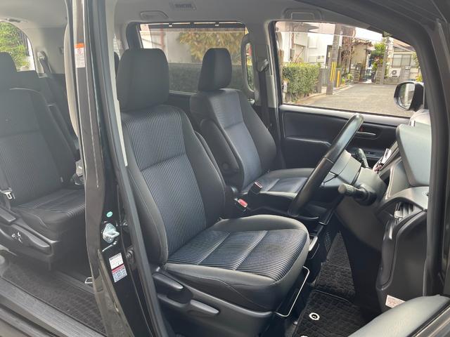 ヴォクシー ハイブリッドZS 両側電動スライド 9インチナビ フルセグTV Bluetooth フリップダウンモニタ 衝突回避支援システム 車線逸脱警報システム オートマチックハイビーム ETC バックカメラ ドラレコ(8枚目)