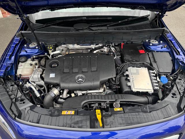 ＧＬＢ ＧＬＢ２００ｄ　４マチック　純正ナビ＆ＴＶ　マルチカメラ　ＥＴＣ２．０　ＬＥＤヘッドライト　ハーフレザーシート　ＡＣＣ　シートヒーター　電動テールゲート　アクティブブレーキアシスト　ルーフレール　ワイヤレス充電　純正１８ＡＷ（17枚目）