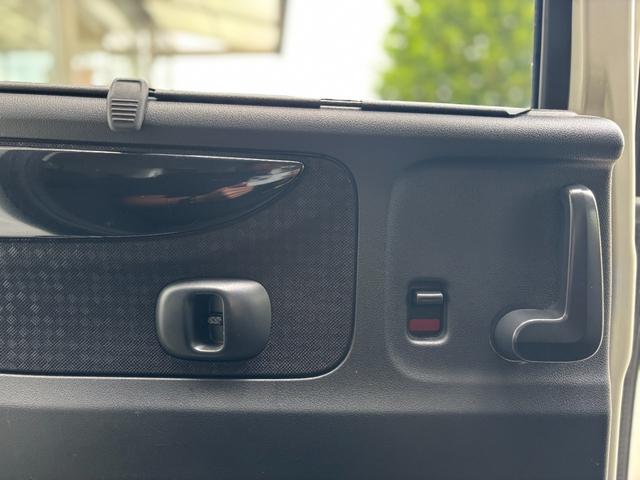 Ｎ－ＢＯＸカスタム Ｇ・ターボＬパッケージ　純正ナビ　ワンセグＴＶ　Ｂカメラ　ＥＴＣ　ナビ装着用スペシャルＰＫＧ　ＨＩＤ　両電動スライドドア　純正１５インチＡＷ　ロールサンシェード　スマートキー（52枚目）