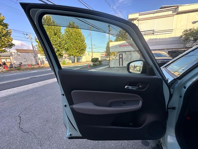 フィット e:HEVクロスター Hセンシング Hコネクトディスプレー フルセグTV Bカメラ ETC2.0 ナビ装着用スペシャルPKG 電動Pブレーキ スマートキー ACC LEDヘッドライト ルーフレール 純正16インチAW(48枚目)