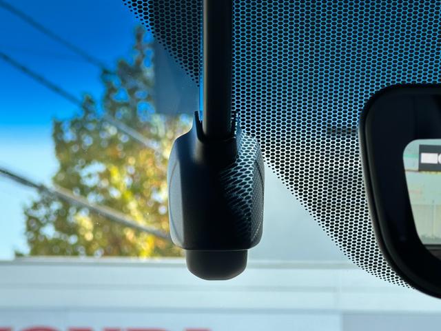 ステップワゴン ｅ：ＨＥＶモデューロＸ　ホンダセンシング　Ｈセンシング　純正ナビ　ＴＶ　マルチカメラ　ＥＴＣ２．０　ＬＥＤヘッド＆フォグ　前後ドラレコ　前席シートヒータ　純正後席モニタ＆Ｄインナーミラー＆バイザー　両電動スラドア　ハーフレザー　純正１６ＡＷ（51枚目）