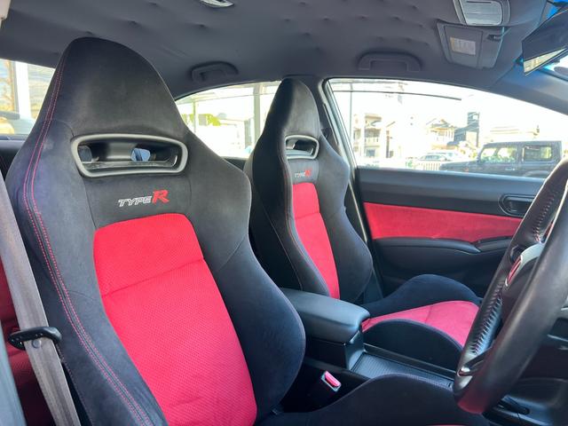 �e�c�Q�̃t�����g�V�[�g�̓T�C�h�T�|�[�g�������A���E�w���E������܂ł�������x����o�P�b�g�`��ɂȂ��Ă��܂��B�@�R�[�i�����O���̉��f�ł��㔼�g���u���ɂ����A�����Ƃ��Ă͂��Ȃ�z�[���h���������ނł��B