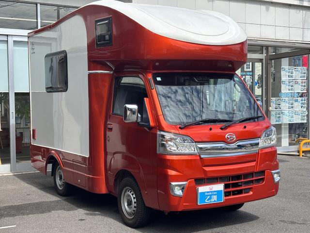 ハイゼットトラック エクストラＳＡＩＩＩｔ　ＪＰＳＴＡＲ　Ｈａｐｐｙ１＋　リチウム電池２００Ａｈ　スタビライザー　ＦＦヒーター　ＴＶモニター　後席用エアコン　太陽光パネル　インバータ　電動オーニング　外部照明　外部電源　外部シャワー　シンク（3枚目）