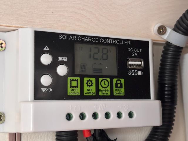 ハイゼットトラック エクストラＳＡＩＩＩｔ　ＪＰＳＴＡＲ　Ｈａｐｐｙ１＋　リチウム電池２００Ａｈ　スタビライザー　ＦＦヒーター　ＴＶモニター　後席用エアコン　太陽光パネル　インバータ　電動オーニング　外部照明　外部電源　外部シャワー　シンク（53枚目）