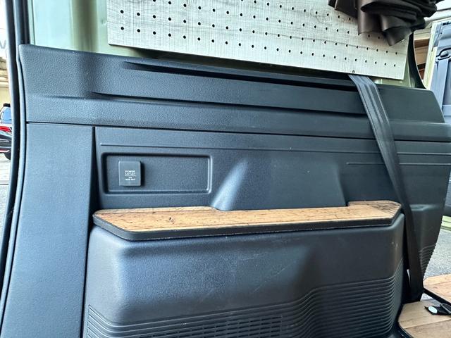 N-VAN+スタイル ファン キャンピング仕様 Hセンシング LEDヘッド&フォグランプ Dオーディオ 社外ナビ TV Bluetooth接続 ETC ACC テーブル INNO製ルーフボックス(58枚目)